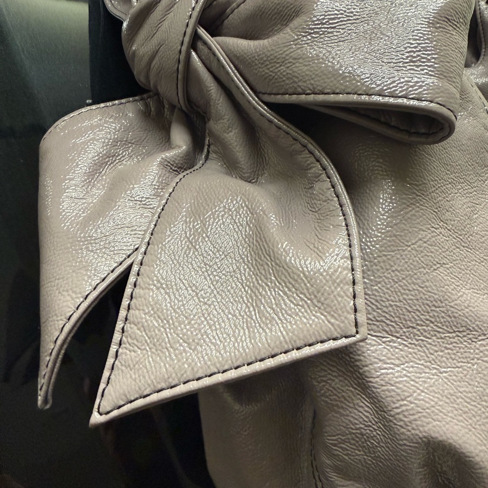 valentino
Patent Lacca Large Nuage Bow Hobo - Picture 6 of 15